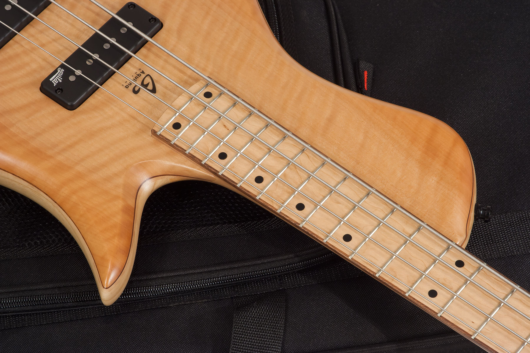 Aquilina Shelby 4 Custom Aulne/frene Active J.east Noi #01854 - Natural - Solid body electric bass - Variation 2
