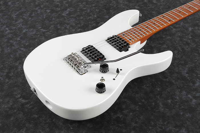 Ibanez Az2402 Pwf Prestige Jap Hh Trem Mn - Pearl White Flat - Str shape electric guitar - Variation 2